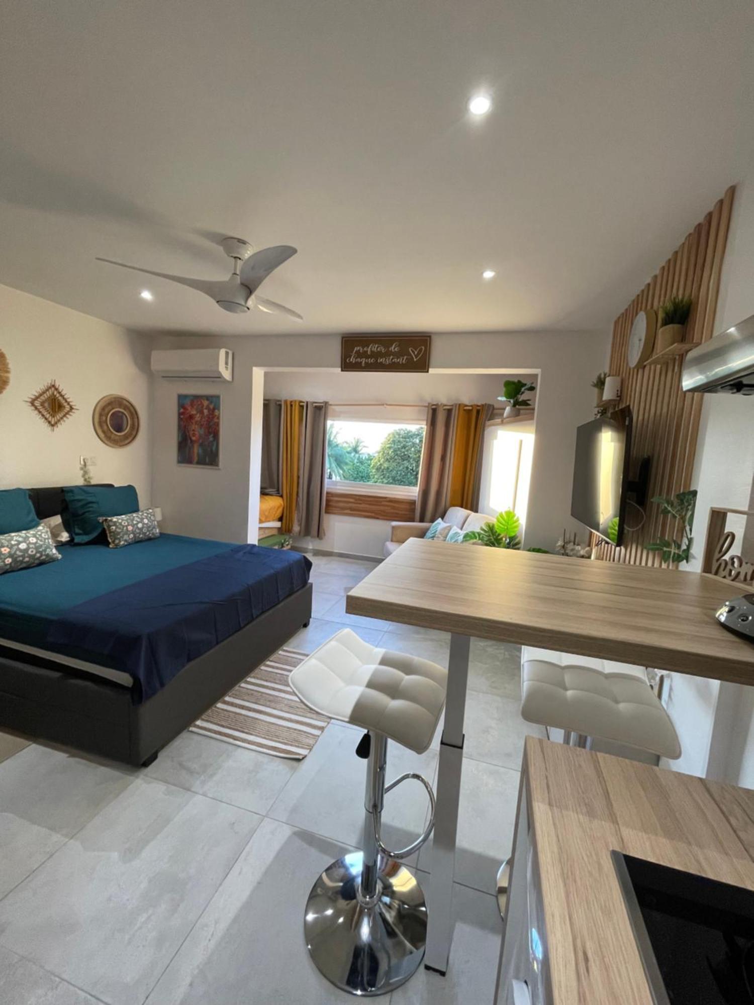 Hei Studio Papeete  Luaran gambar