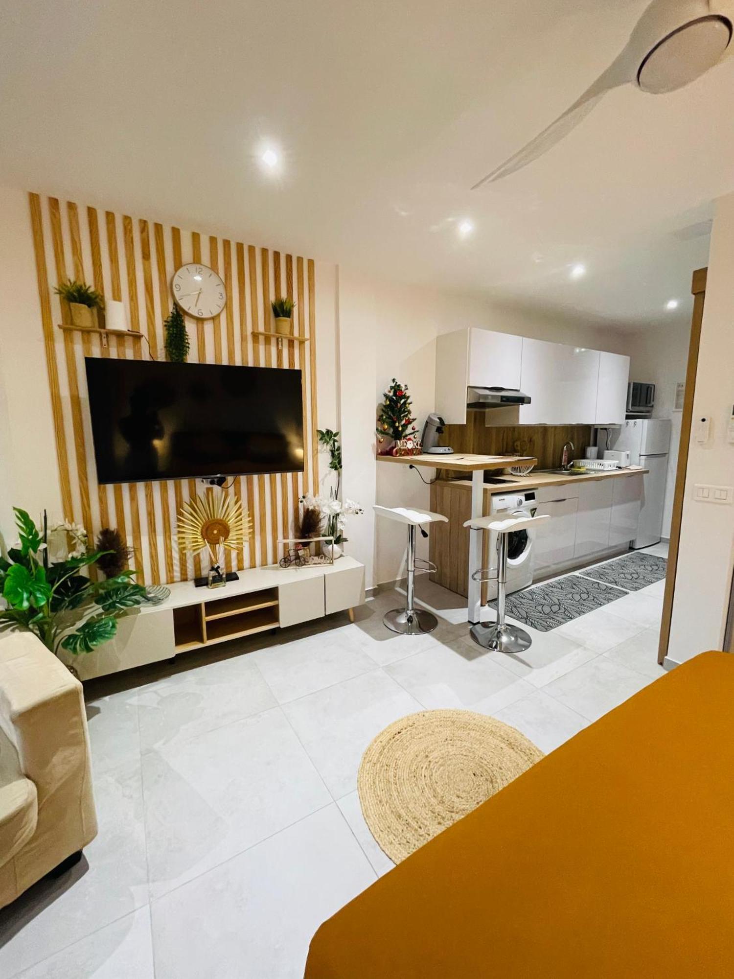 Hei Studio Papeete  Luaran gambar